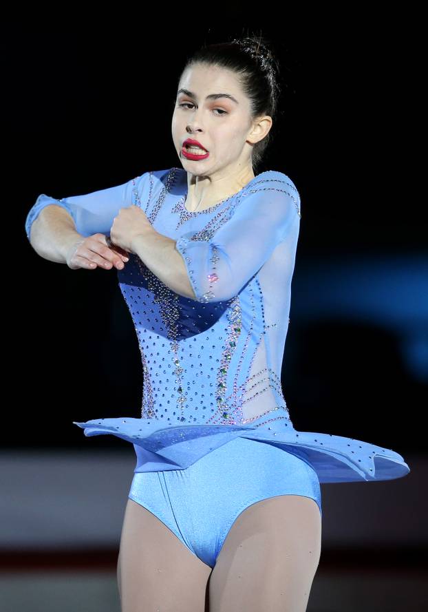 Zagreb: Predsjednica Grabar-Kitarović sa surugom Jakovom bodrila kćer na reviji pobjednika