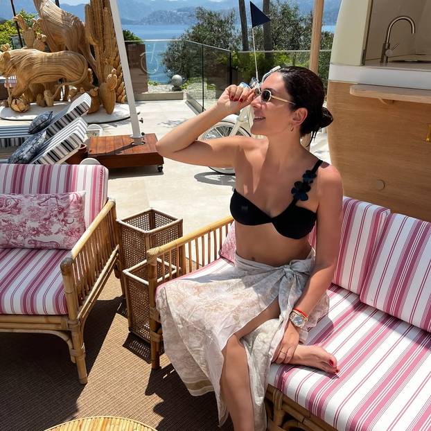 FOTO Sjećate li se 'Šeherezade'? Objavila je fotografije u badiću, pogledajte kako danas izgleda