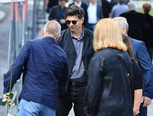 Zagreb: Posljedni ispraćaj novinara Roberta Valdeca 