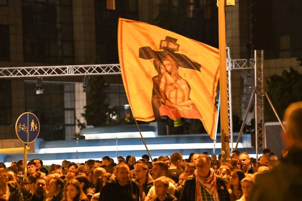 Veliki broj građana u Novom Sadu, dočekuje studente