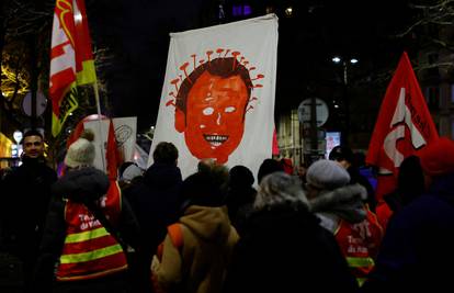 Masovni prosvjedi na ulicama Francuske: Prosvjeduju protiv Macronove mirovinske reforme