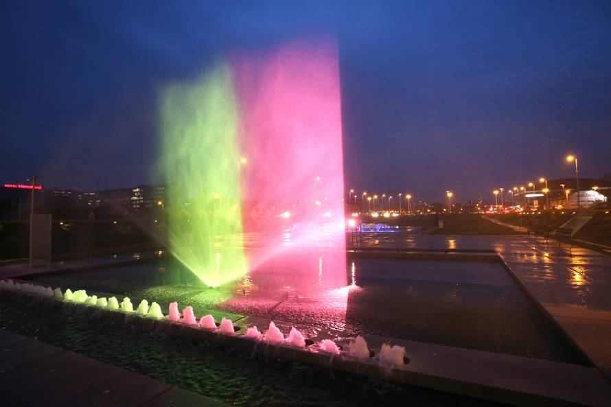 Zagrebačke fontane zasvijetlile su u bojama belgijske zastave