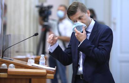 Marić se predomislio: Oni koji kupuju nekretnine, plaćat će i dalje milijardu kuna poreza!