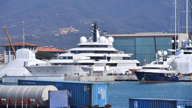Superyacht allegedly linked to Putin docked in Italy