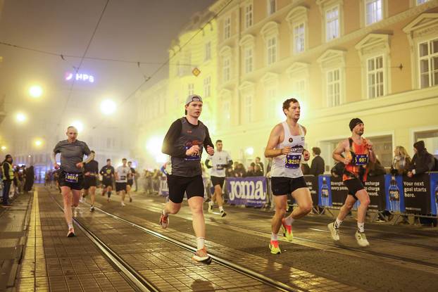 Održan 14. Zagreba?ki no?ni cener na kojem je sudjelovalo oko 3000 trka?a