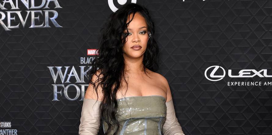 Zavodljiva Rihanna: Uskočila je u čipku, a fanovi čekaju pjesme