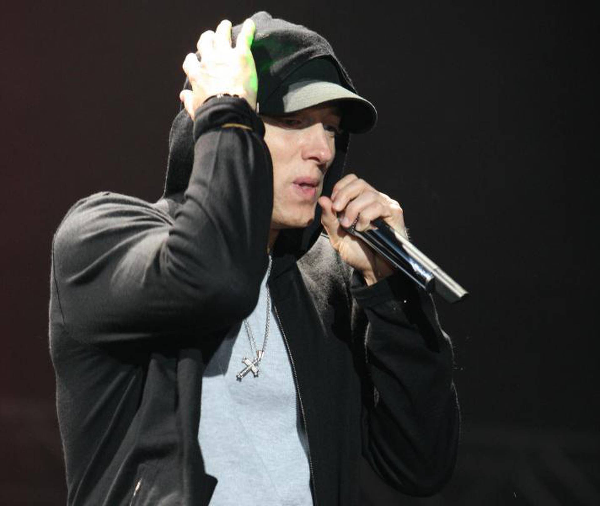 Eminem listen. Eminem 2022. Эминем сейчас 2022. Эминем в 2022 году. Eminem 2022 папарацци.