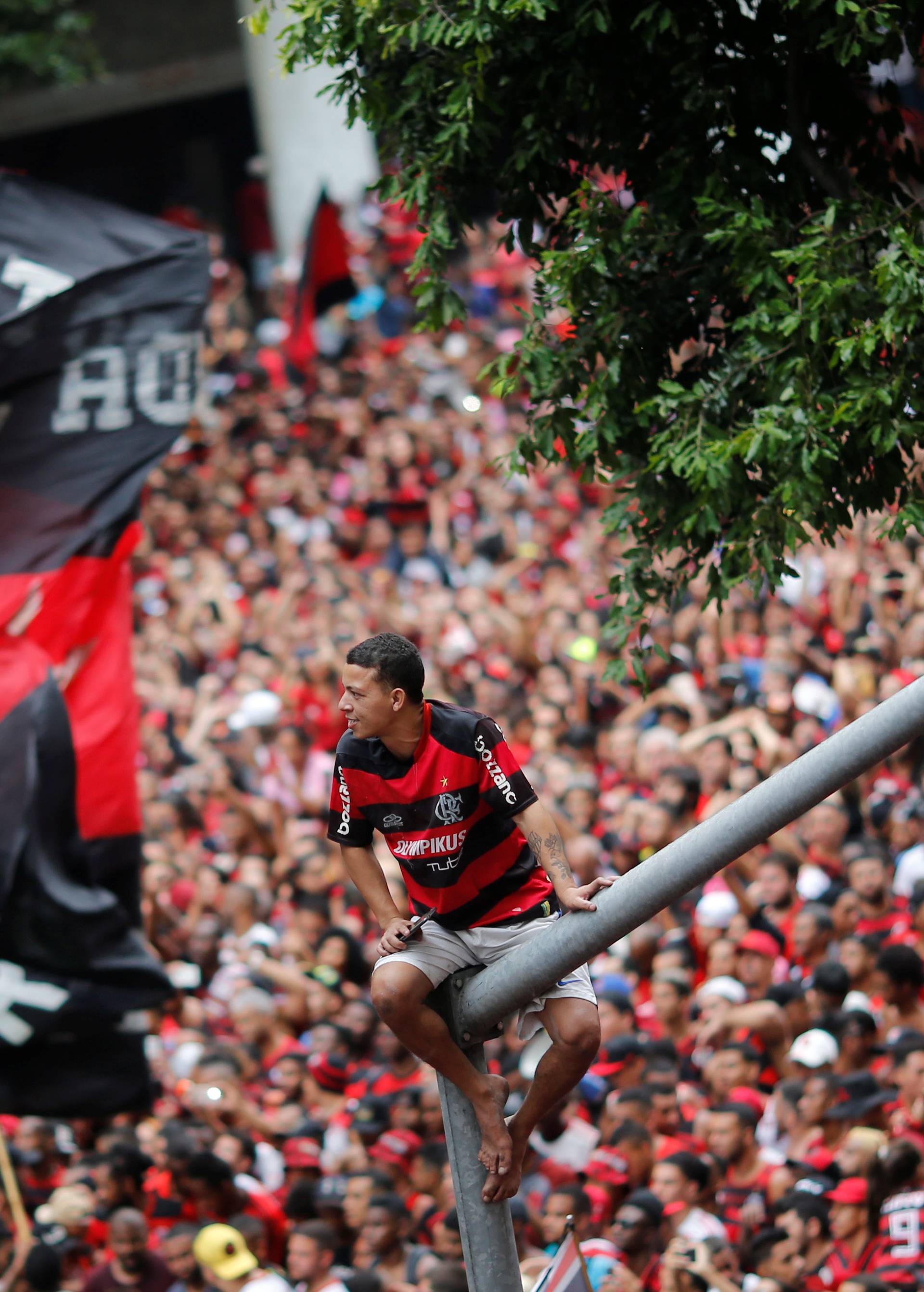 Lude scene u Riju: Rijeke ljudi slavile Flamengo pa izbio kaos