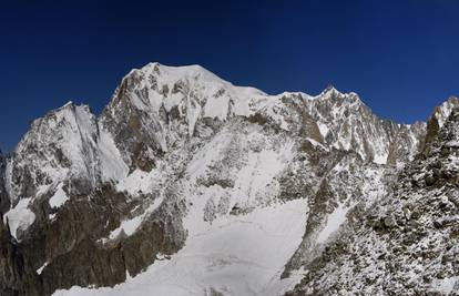 Ledenjak na Mont Blancu samo što se nije odlomio, u tijeku je evakuacija stanovnika i turista