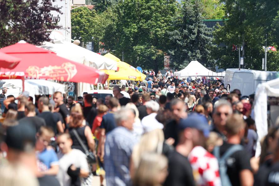 Brojni obožavatelji na ulicama Sinja uoči Thompsonovog koncerta