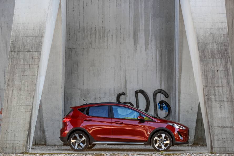 Testirali smo Fiestu koja jako dobro glumi SUV crossover