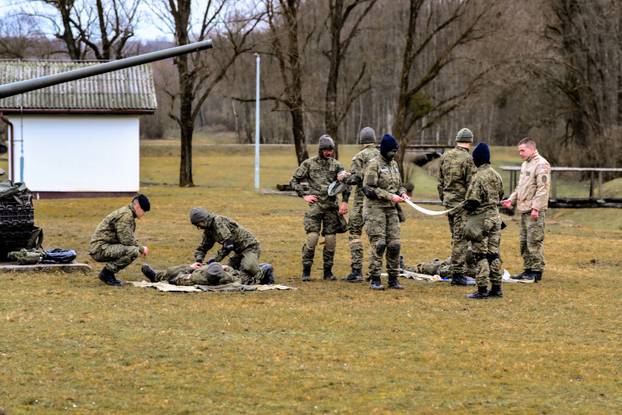 FOTO Vojni kadeti u akciji. Ovo su kadrovi sa zimskih kampova: 'Motivirani su i željni rada...'
