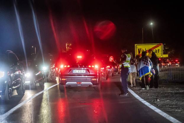 Vukovar.  Nakon završetka koncerta stvarale su se gužve. 