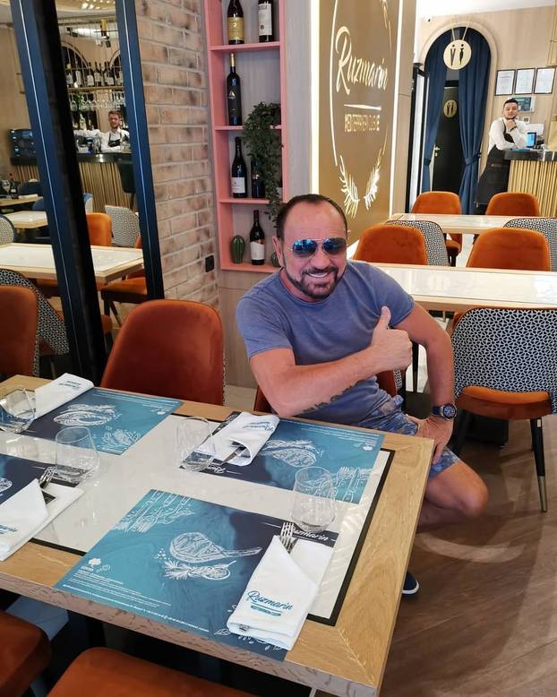 Rijetko tko bi ga prepoznao! Pogledajte kako je popularni Mile Kitić izgledao u mladosti