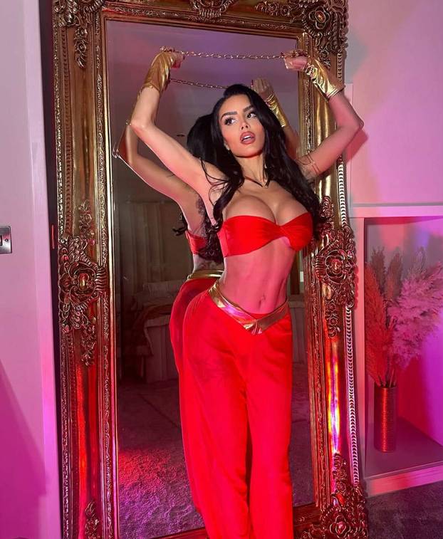 FOTO Pomiče granice onoga što se može pokazati u javnosti: 'Slatka sam kao pravi bombon'