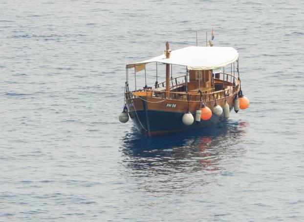 Dubrovnik ljeti, tisuće posjetitelja, ali i bogata ponuda za svakoga