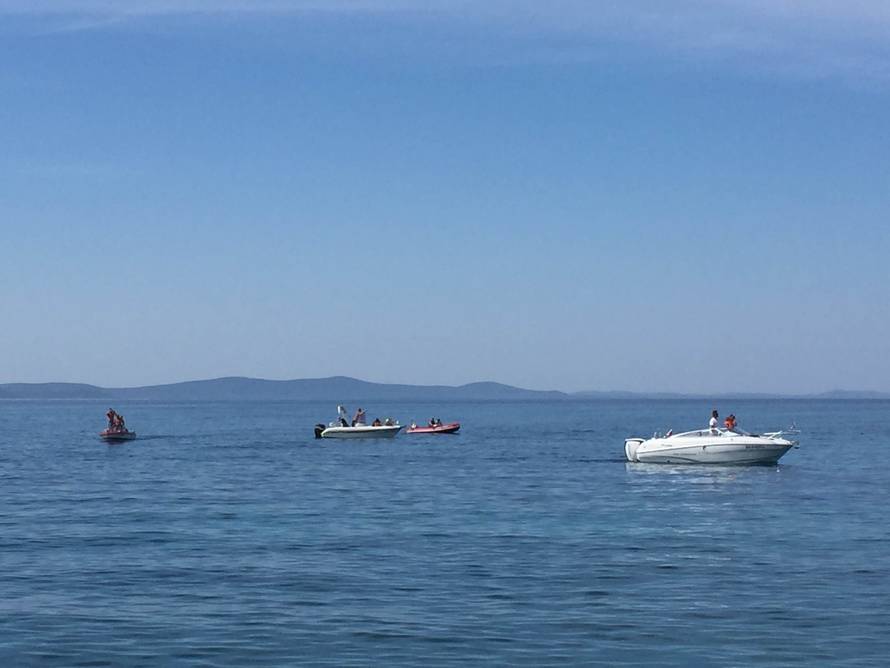Dječaka je eksplozija glisera odbacila u zrak, slomio ruke