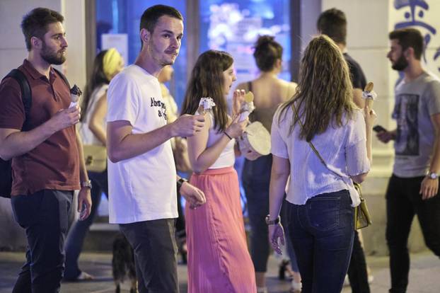 Zagrepčani jedva dočekali rad kafića do ponoći: Pogledajte kakva je bila gužva u centru