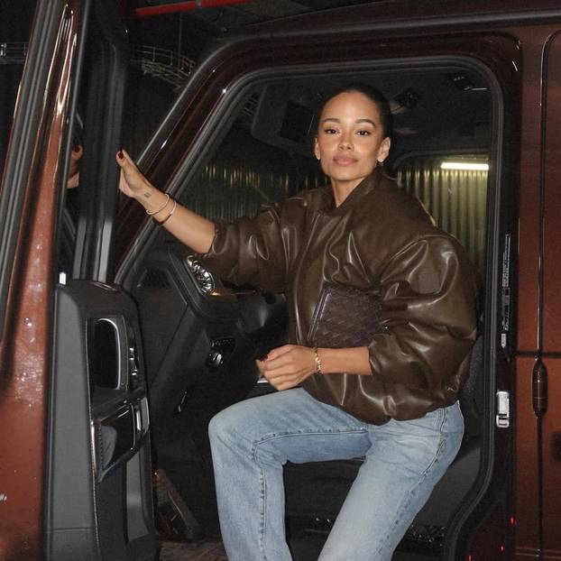 FOTO Bivša konobarica se zbog Benzeme preobratila na islam, rodila mu i dijete. Prekinuli su