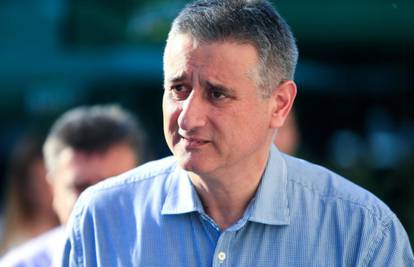 Karamarko: Istražuju puknuće nasipa, a ljudi još nisu spašeni