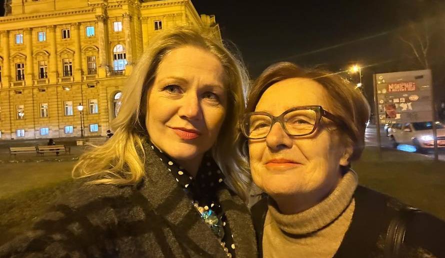 Barbara Kolar izvela mamu na predstavu: 'Baš ste zgodne!'