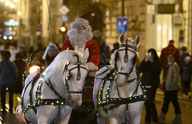 Vožnja kočijom Djeda Božićnjaka  zagrebačkim ulicama