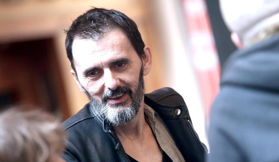 Zgrozio fanove: Bare se odlučio za novi imidž, obrijao je glavu