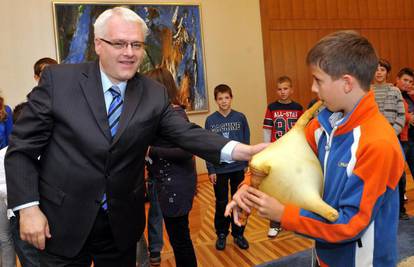 Ivo Josipović ne voli uvrede na Facebooku, ali se ipak 'skulira'
