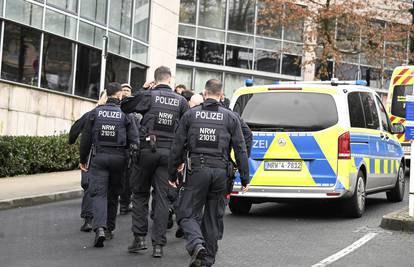 Ušao u kafić u Njemačkoj i zalio ljude kiselinom: Uspio pobjeći, pri uhićenju ozlijedio i policajce