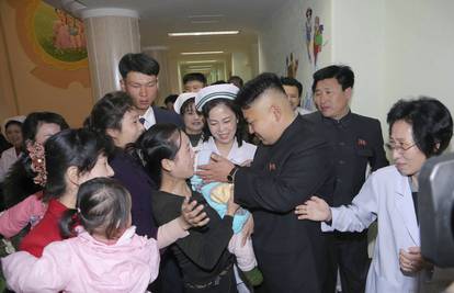 Sjeverna Koreja: Kraj Kima su i bolesnici ozdravili i bili sretni