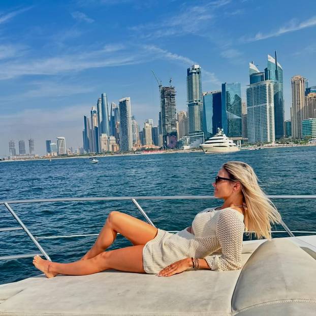 FOTO Zanosna plavuša bodrit će češkog golmana protiv Hrvatske