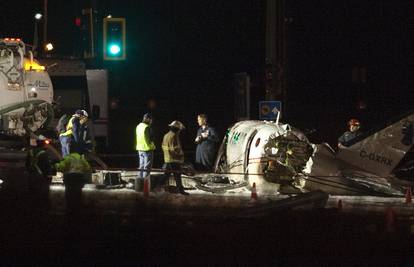 Avion s 9 putnika pao na cestu i zapalio se, 11 ljudi ozlijeđeno