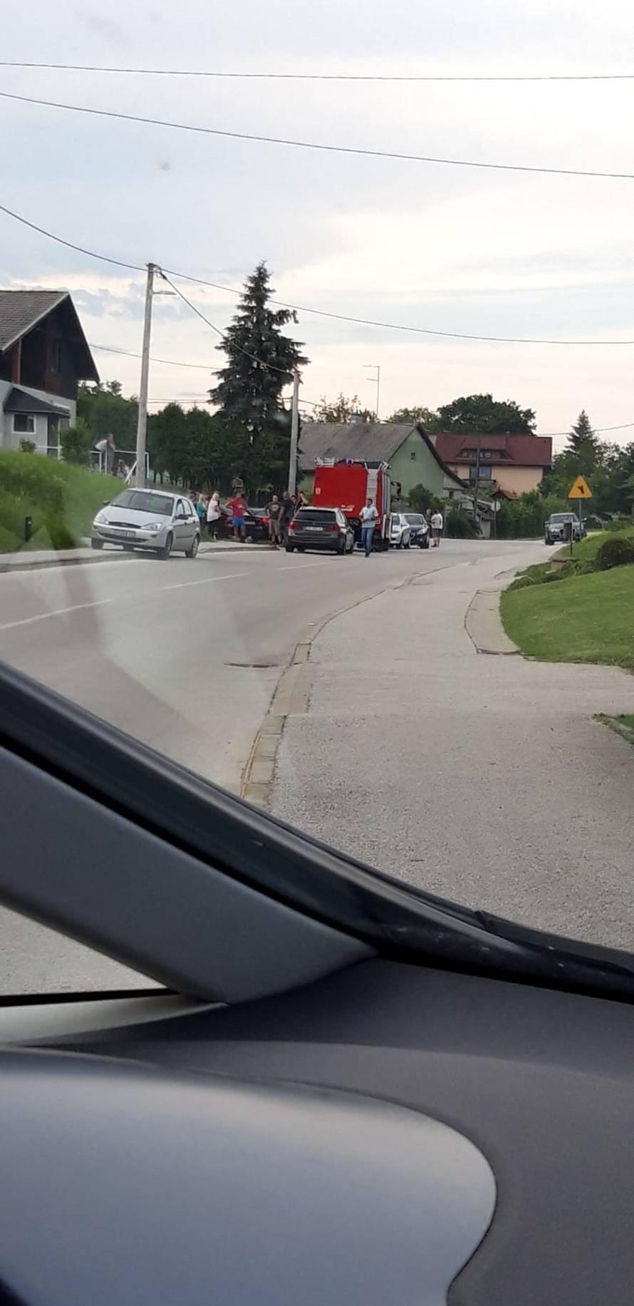 Psi zapeli u Mačkovcu: Kopali cestu pa ih spasili iz šahta...