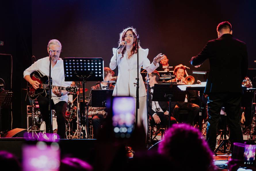 Najveći hitovi Zagrebačkog festivala ispunili su jučer prepunu Tvornicu kulture