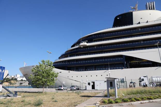 Šibenik: U šibenskoj luci usidrio se najluksuzniji kruzer na svijetu Four Seasons 