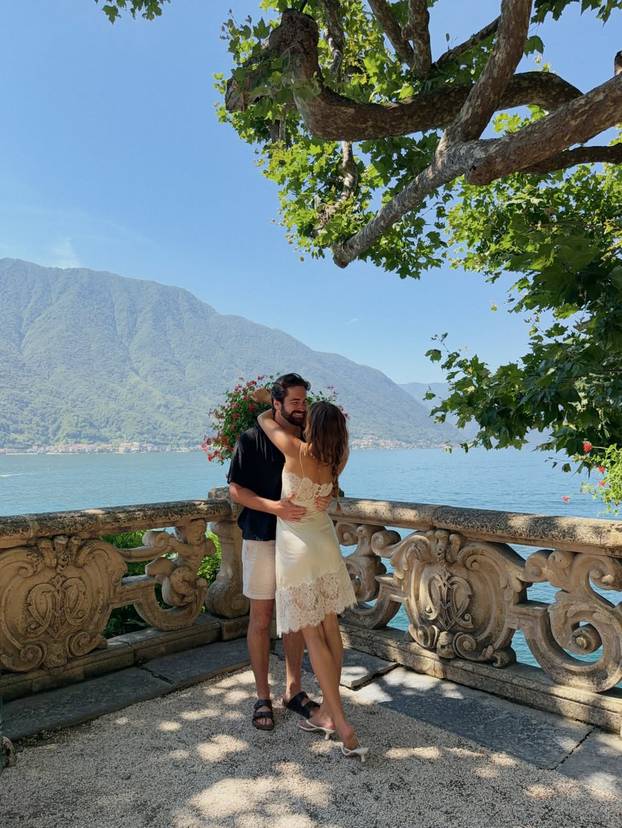 FOTO Ashlee ne prestaje privlačiti poglede: Radi za hit brend bikinija i pokazuje obline
