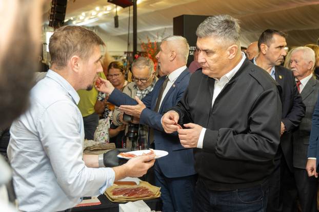 Otvoren 17. Internacionalni sajam pršuta u Tinjanu