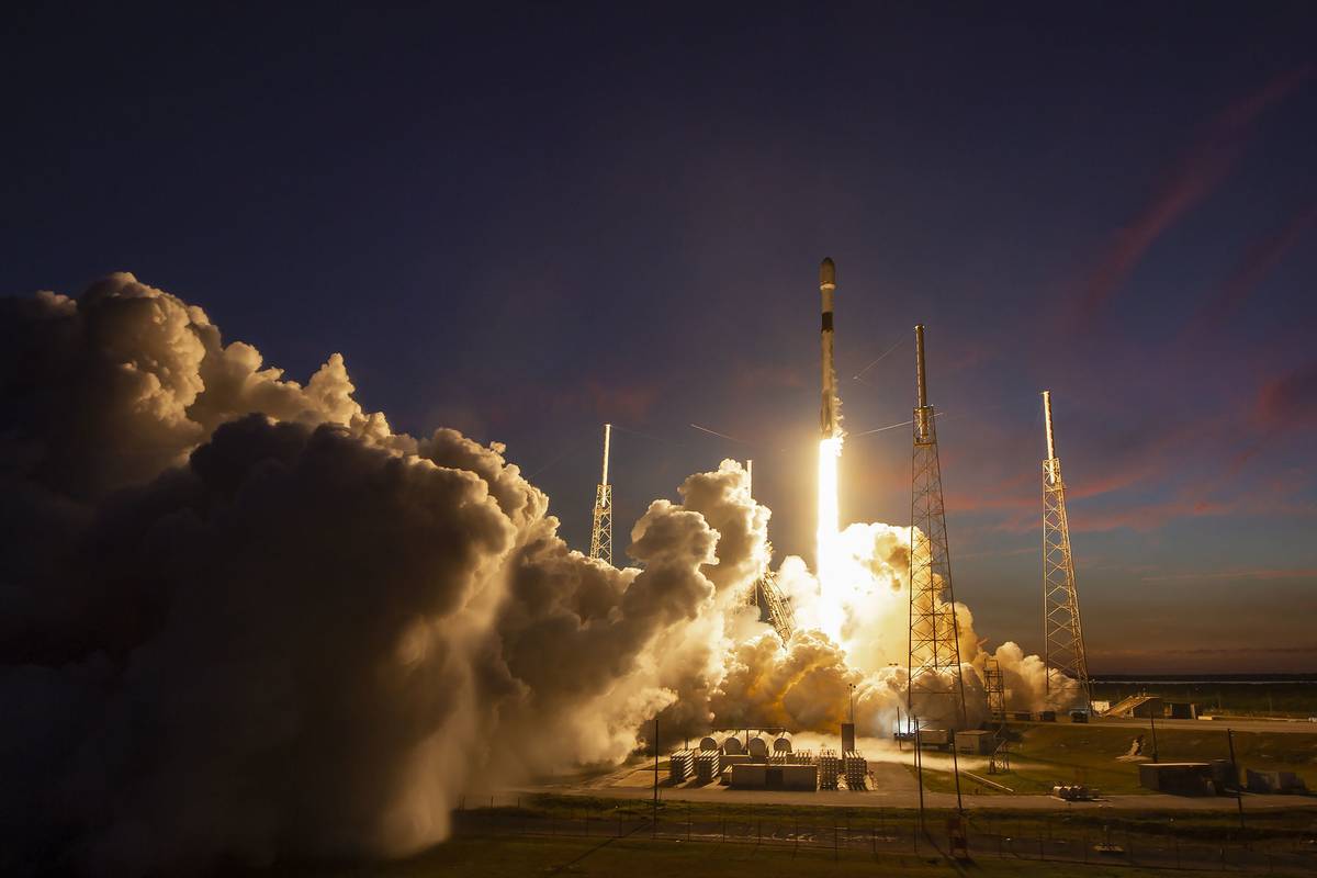 Priopćenje: Geomagnetska oluja onesposobila je najmanje 40 SpaceX-ovih satelita