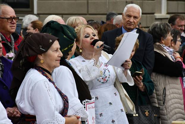 FOTO Slavonski Brod oborio rekord: Na Pogačafestu ispekli pogaču dugačku 20 metara!
