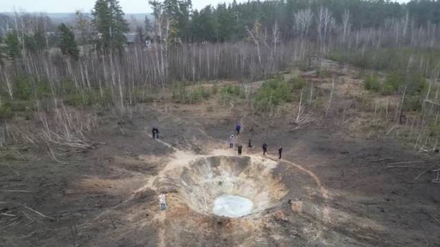 VIDEO Ovo je ogromni krater u Ukrajini nakon pada ruskog projektila: 'Užasna eksplozija!'