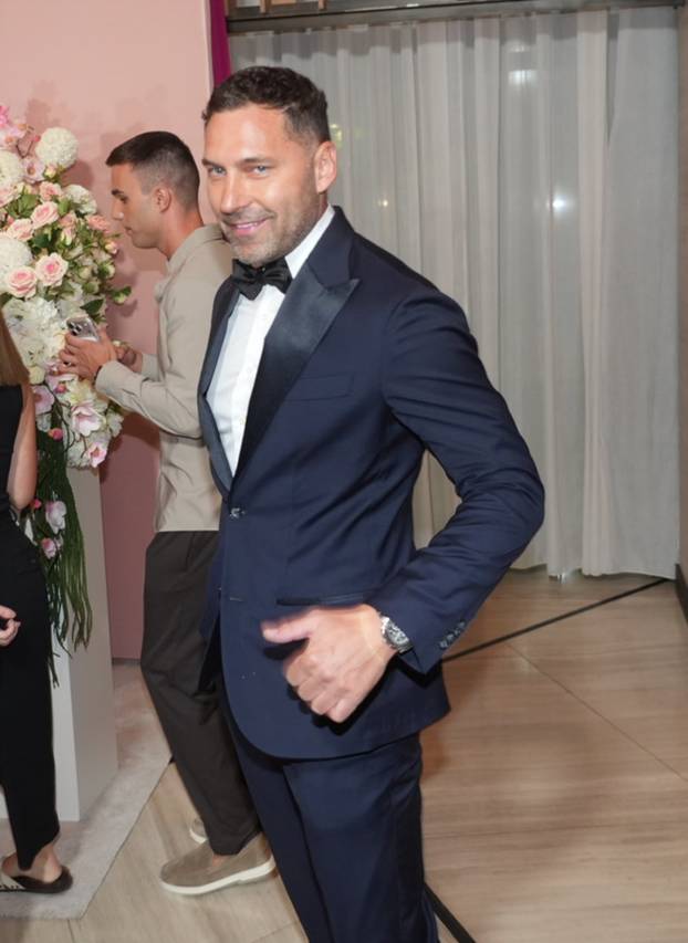 Karleuša i Duško Tošić zajedno organizirali gala proslavu za  punoljetnost Atini i 17. rođendan Niki