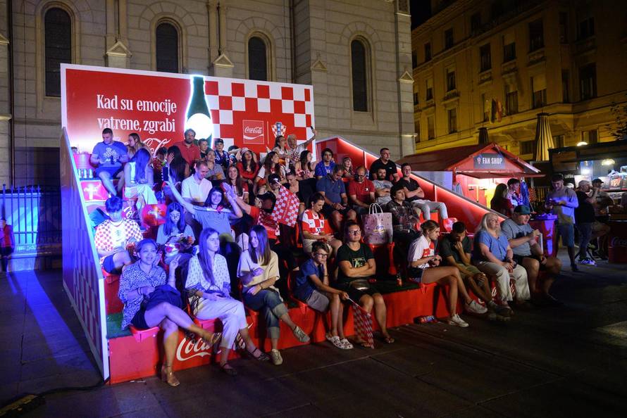 Zagreb: Navijači na Cvjetnom trgu 