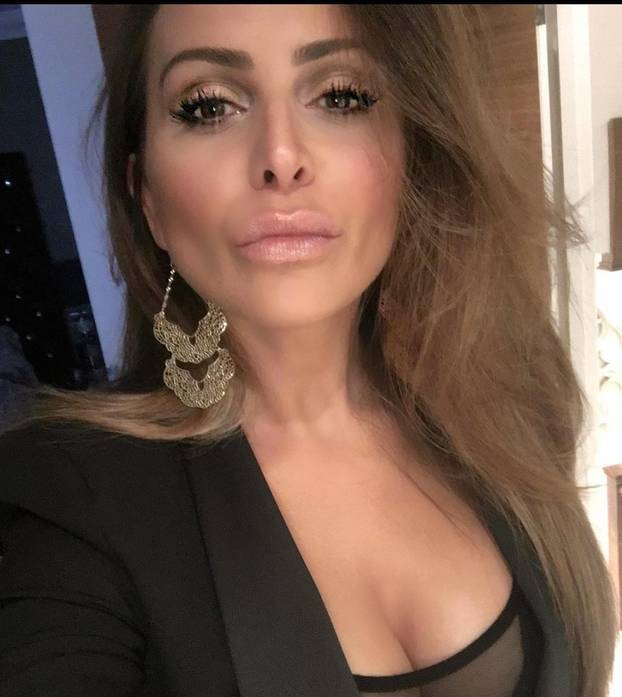 FOTO Fatalna brineta poljuljala je brak zvijezdi Chelseaja. Stala između kolega iz reprezentacije