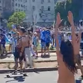 Raspašoj na ulicama Buenos Airesa: Navijačice pokazivale grudi, neke su gole šetale...