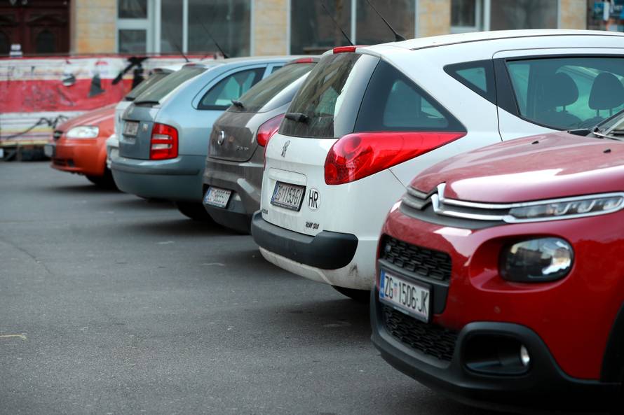 Auto vam je stajao tjednima? Kako ćete opet sigurno voziti