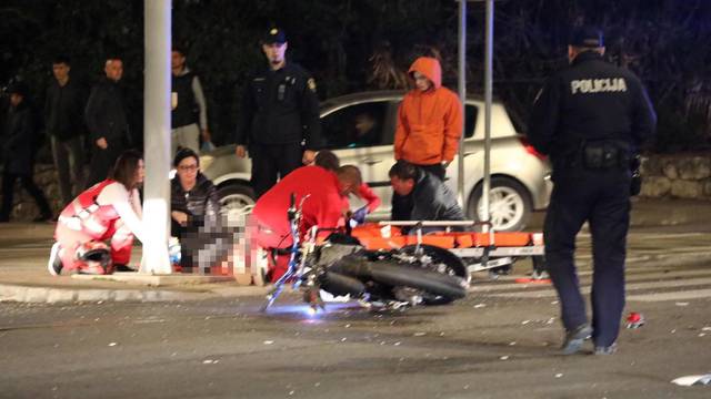 Teška nesreća u Dubrovniku: Auto je naletio na motocikl