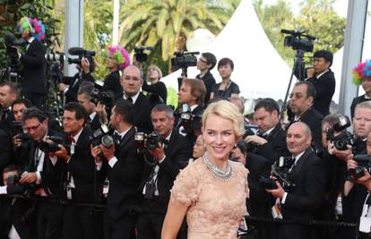 Cannes: Ocijeni styling Jackie Chana, Eve, Jessice, LMFAO...