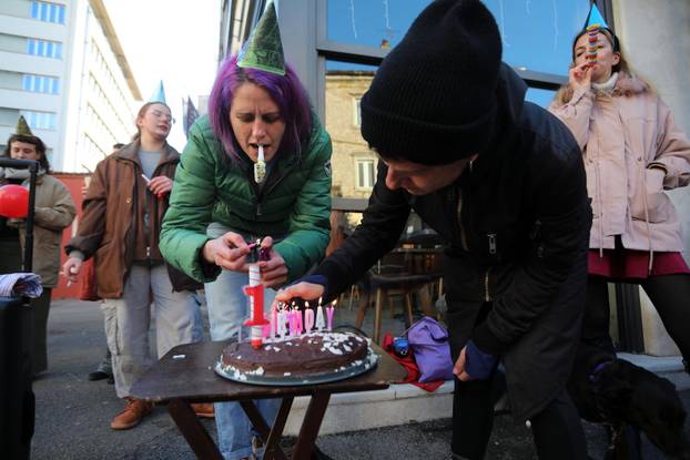 Rijeka: Molitelji i prosvjednici pred katedralom svetog Vida