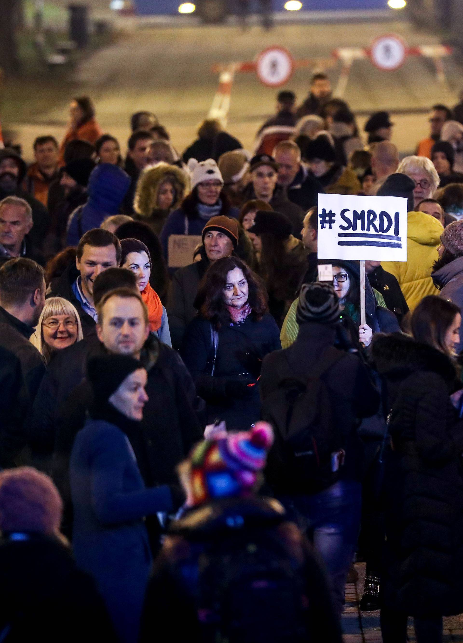 Zagreb: Prosvjed protiv poskupljenja i kaosa sa smećem