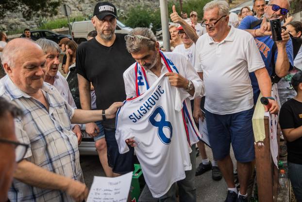 Split: Otkrivanje murala Blaža Sliškovića Bake na Splitskom Mertojaku